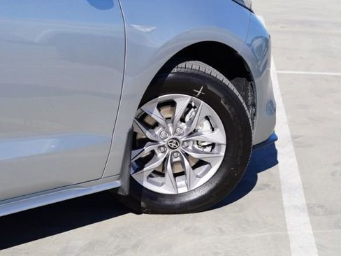 Certified 2024 Toyota Sienna LE image 8