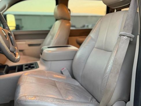 Used 2011 GMC Sierra 2500 SLE w/ SLE Preferred Package image 11