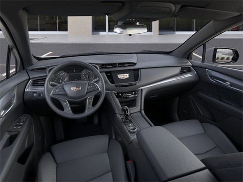 New 2025 Cadillac XT5 Luxury image 15
