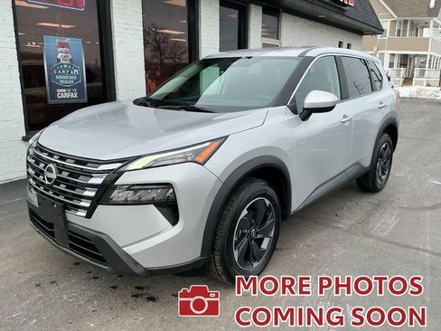 Used 2024 Nissan Rogue SV image 1