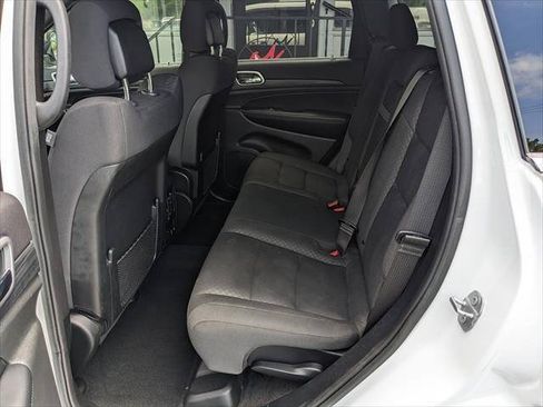 Used 2019 Jeep Grand Cherokee Laredo w/ Security & Convenience Group AWD/4WD image 11