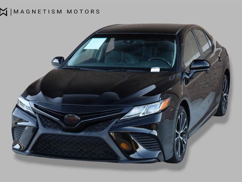 Used 2018 Toyota Camry SE FWD image 6