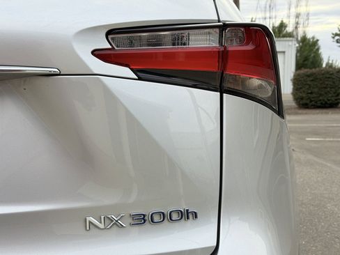 Used 2015 Lexus NX 300h AWD image 32