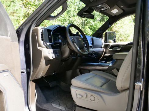 Used 2024 Chevrolet Silverado 3500 LTZ w/ LTZ Plus Package image 26