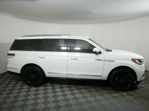 Used 2024 Lincoln Navigator Reserve w/ Equipment Group 201A image 2