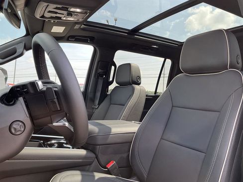 New 2025 Chevrolet Suburban Premier w/ Sun And Tow Package image 28