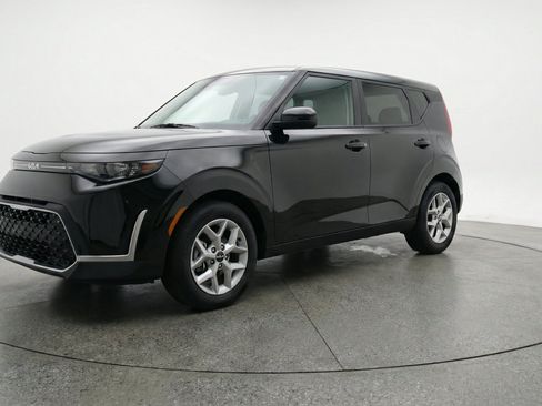 Used 2025 Kia Soul LX w/ LX Technology Package FWD image 3