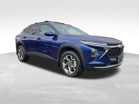 Used 2024 Chevrolet Trax LT image 1