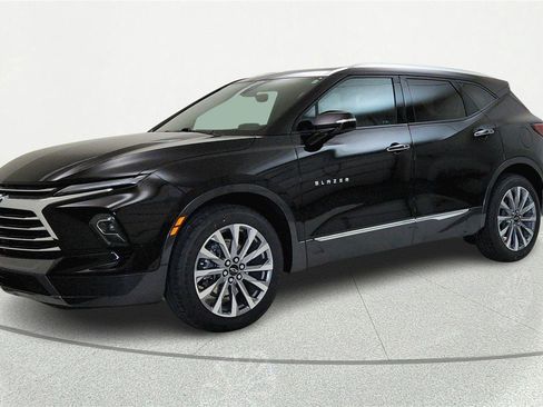 Used 2024 Chevrolet Blazer Premier w/ Driver Confidence II Package FWD image 2
