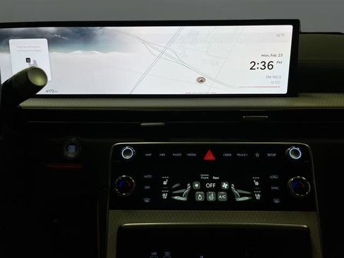 Used 2025 Genesis GV80 2.5T Prestige image 9