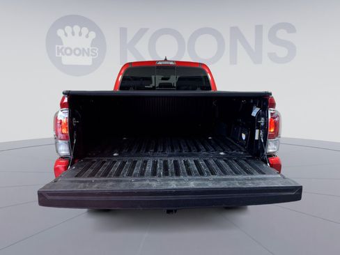 Used 2022 Toyota Tacoma TRD Sport AWD/4WD image 25