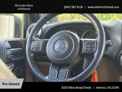 Used 2015 Jeep Wrangler Unlimited Rubicon w/ Connectivity Group image 23