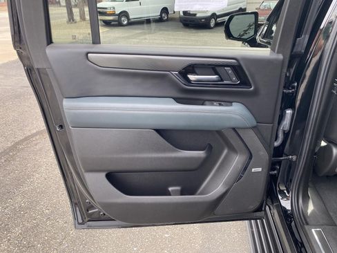 Certified 2025 GMC Yukon XL AT4 w/ AT4 Premium Plus Package AWD/4WD image 31
