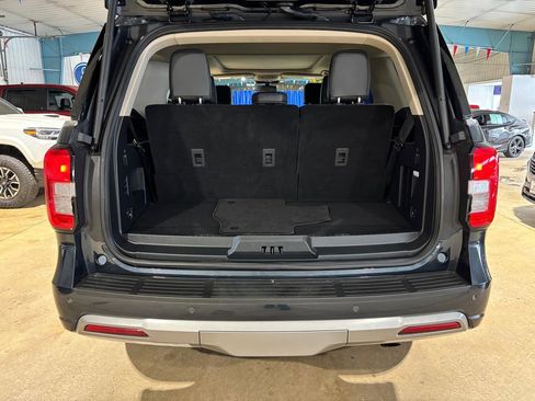 Used 2024 Ford Expedition XLT image 7