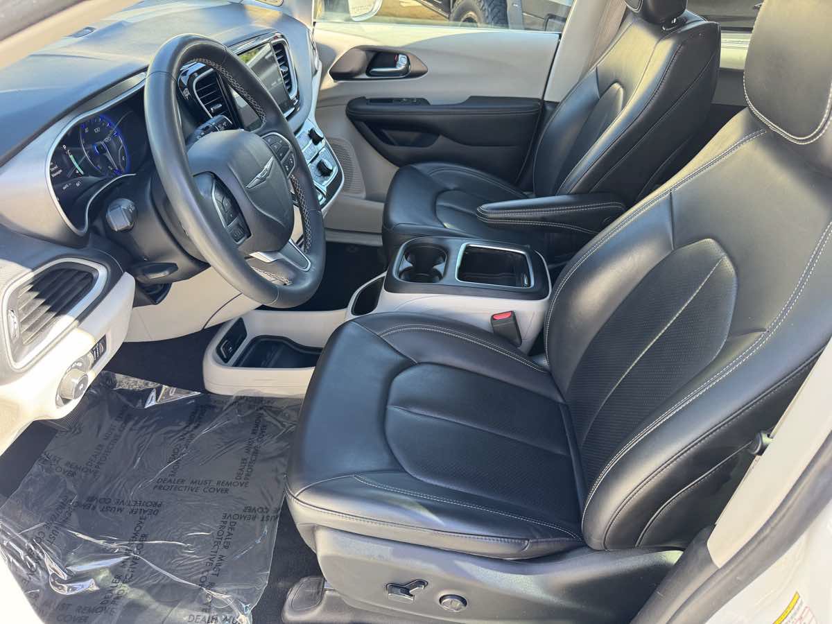 Used 2023 Chrysler Pacifica Touring-L FWD image 25