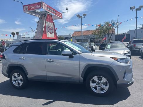 Used 2019 Toyota RAV4 XLE image 6