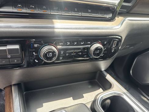 Used 2022 Chevrolet Silverado 1500 High Country w/ High Country Premium Package AWD/4WD image 23