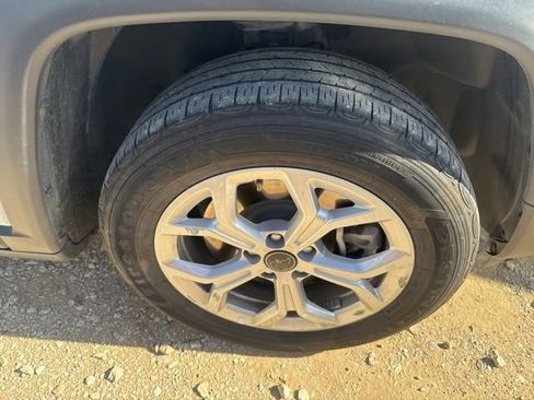 Used 2025 Jeep Compass Latitude w/ Sun & Sound Group image 22