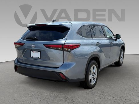 Used 2023 Toyota Highlander LE FWD image 21