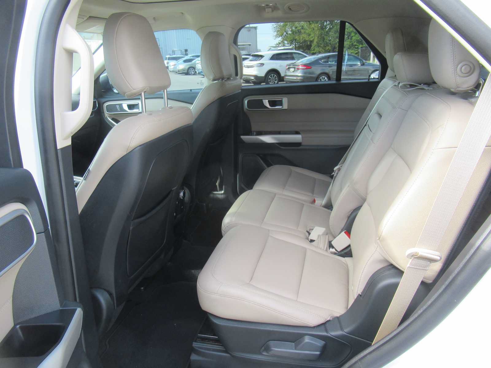 Used 2020 Ford Explorer XLT w/ Equipment Group 202A AWD/4WD image 16