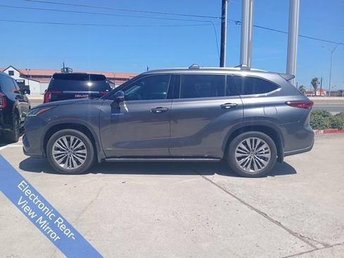 Used 2020 Toyota Highlander Platinum AWD/4WD image 6