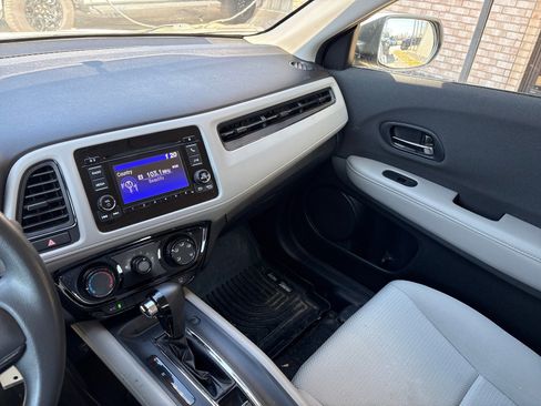 Used 2019 Honda HR-V LX image 13