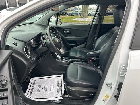Used 2022 Chevrolet Trax LT w/ LT Convenience Package image 17