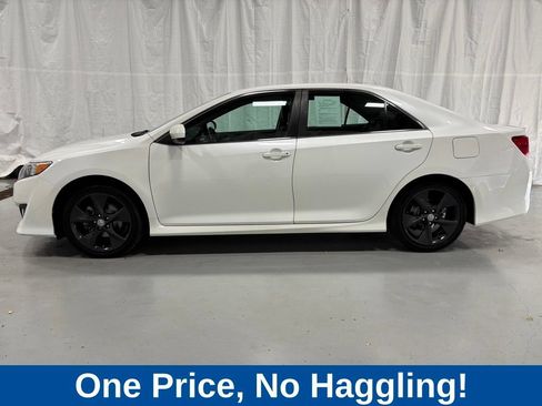 Used 2014 Toyota Camry SE FWD image 4