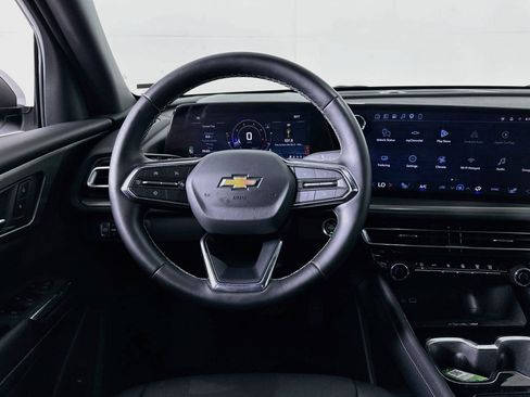 Used 2026 Chevrolet Traverse LT FWD image 17
