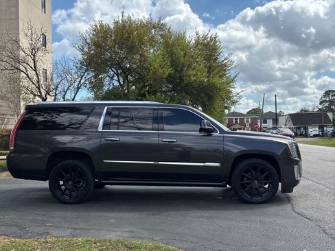 Used 2016 Cadillac Escalade ESV Platinum image 3