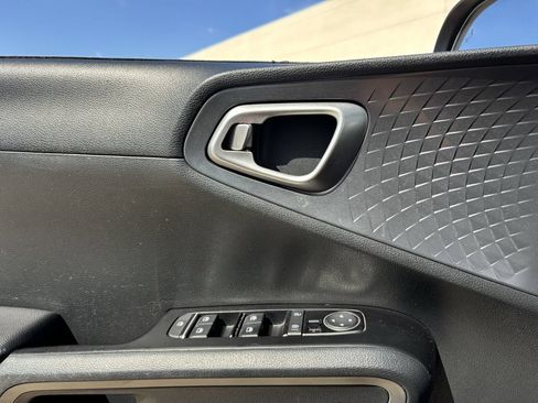 Used 2021 Kia Soul S FWD image 19