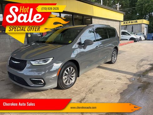 Used 2021 Chrysler Pacifica Touring-L FWD image 1