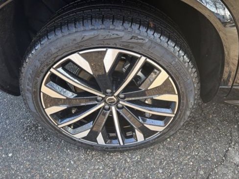 Used 2025 Volvo XC90 B6 Plus image 6