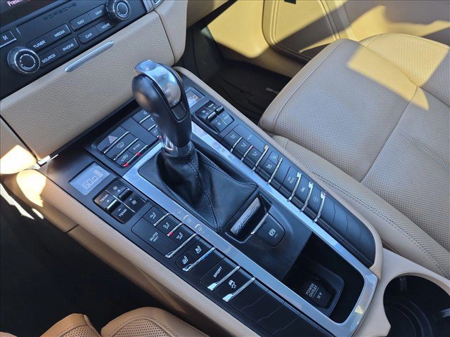 Used 2018 Porsche Macan AWD/4WD image 12