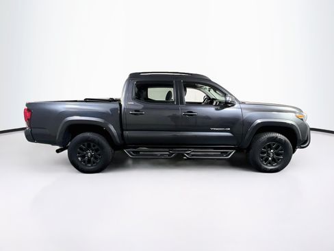 Used 2022 Toyota Tacoma SR5 AWD/4WD image 4