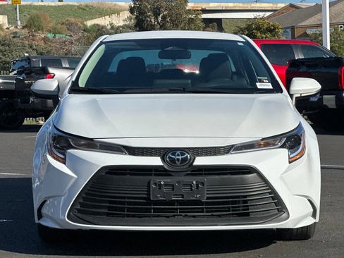 Used 2025 Toyota Corolla LE image 7