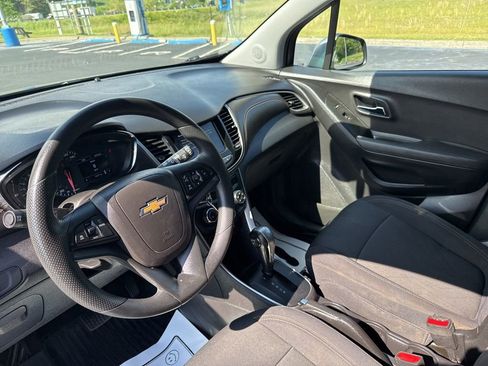 Used 2020 Chevrolet Trax LT AWD/4WD image 17
