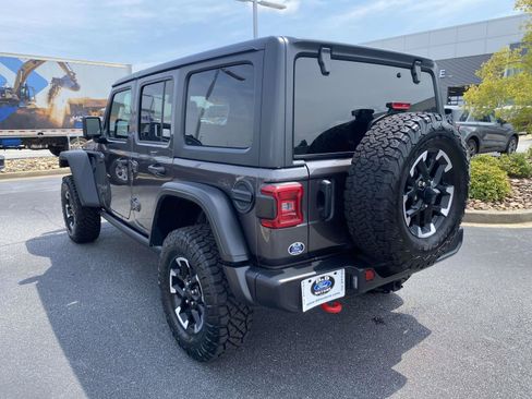 Used 2025 Jeep Wrangler Unlimited Rubicon AWD/4WD image 5