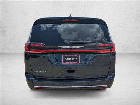 New 2025 Chrysler Pacifica Select image 8