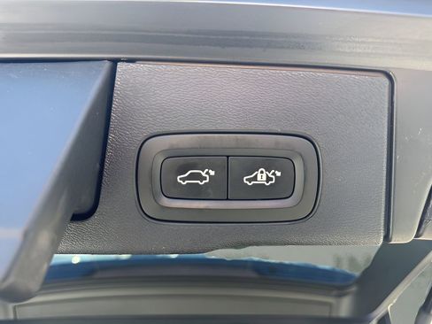 Used 2018 Volvo XC60 T6 R-Design w/ Convenience Package AWD/4WD image 30