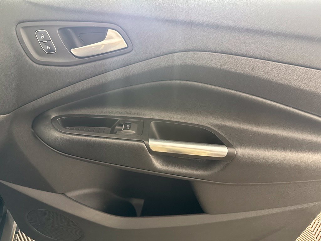 Used 2017 Ford Escape SE w/ Equipment Group 201A FWD image 21
