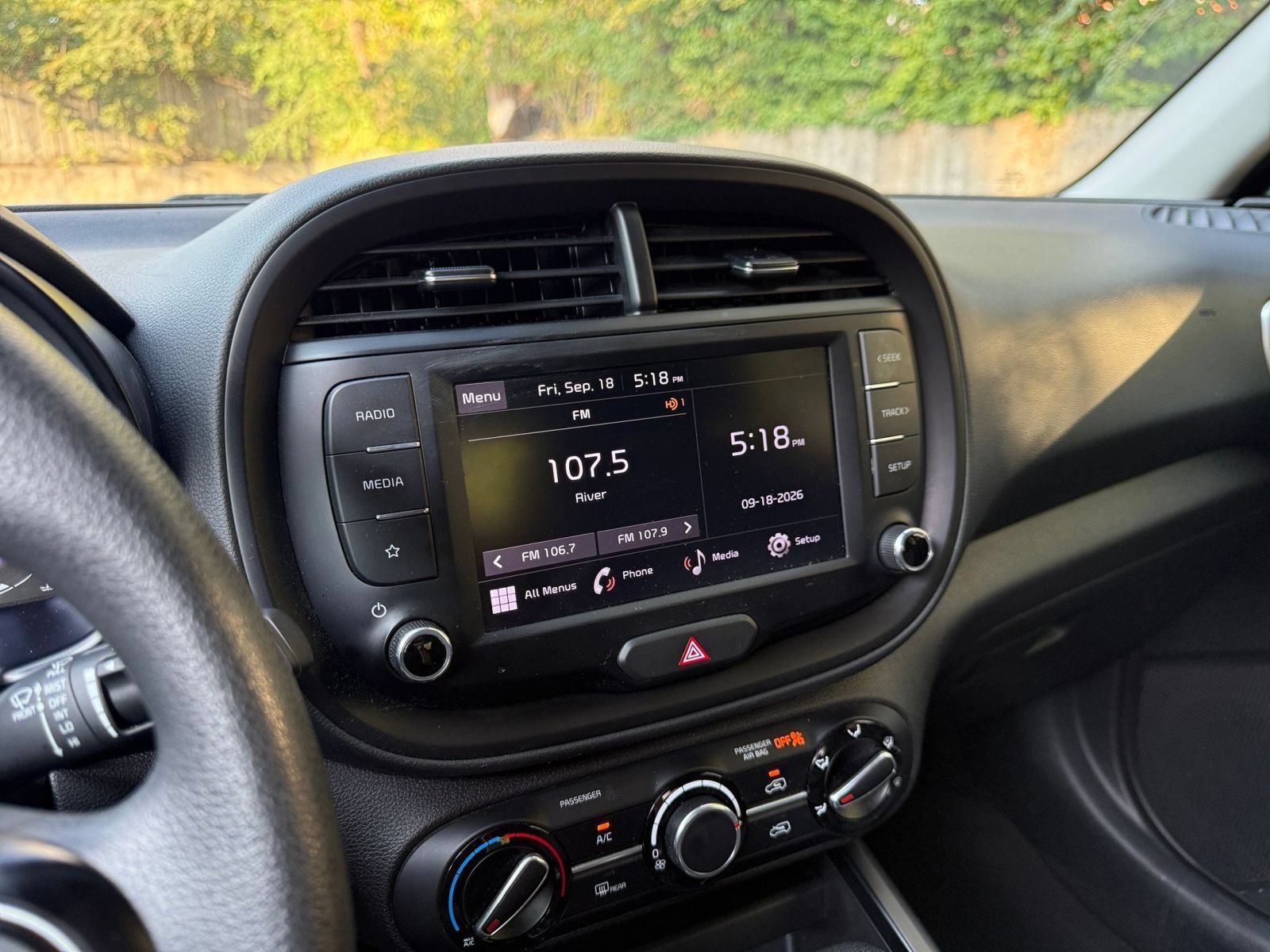 Used 2025 Kia Soul LX w/ LX Technology Package FWD image 19