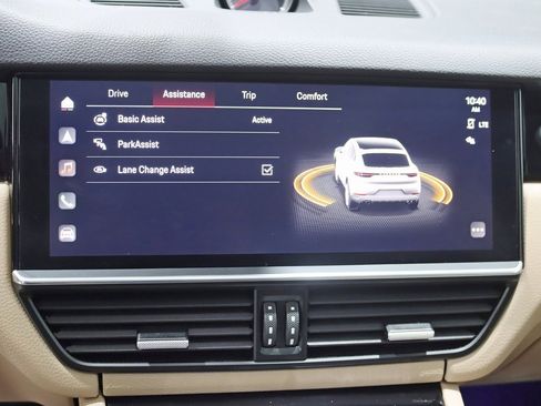 Used 2023 Porsche Cayenne Platinum Edition image 21