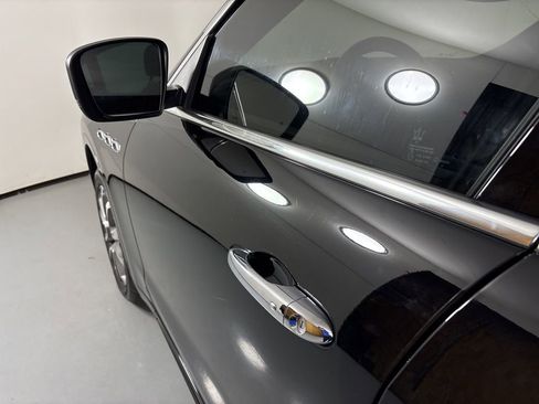 Used 2017 Maserati Levante w/ Luxury Package image 13