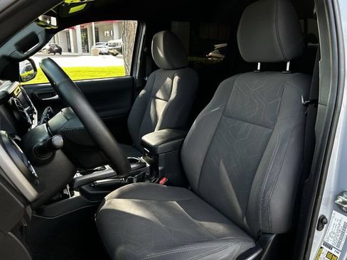 Used 2019 Toyota Tacoma TRD Off-Road AWD/4WD image 25