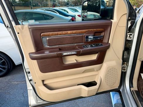 Used 2017 RAM 1500 Laramie Longhorn image 8