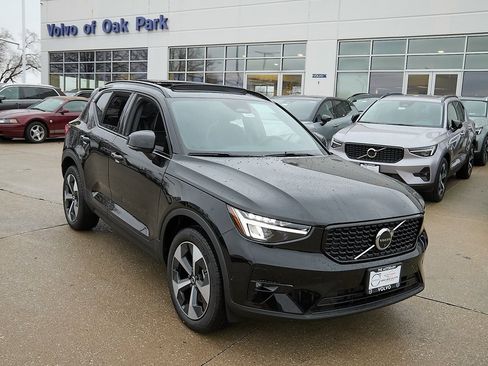 New 2026 Volvo XC40 B4 Plus w/ Climate Package image 4