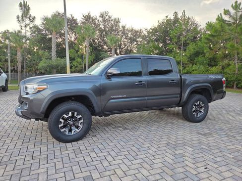 Certified 2020 Toyota Tacoma TRD Off-Road w/ Technology Package AWD/4WD image 4
