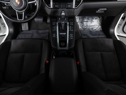 Used 2018 Porsche Macan image 40