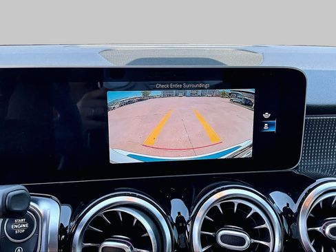 Used 2021 Mercedes-Benz GLB 250 4MATIC w/ Premium Package image 19